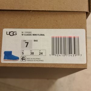 Ugg short boots